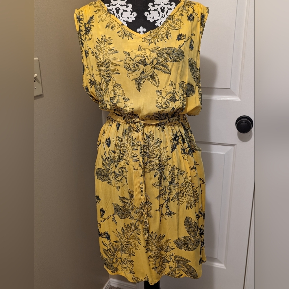 NWT Papillon yellow print dress. Sz. XL